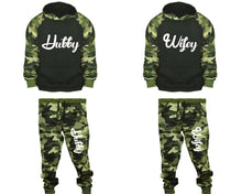 將圖片載入圖庫檢視器 Hubby and Wifey matching top and bottom set, Camo Green hoodie and sweatpants sets for mens, camo hoodie and jogger set womens. Couple matching camo jogger pants.
