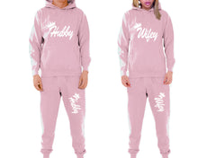 將圖片載入圖庫檢視器 Hubby and Wifey matching top and bottom set, Pink pullover hoodie and sweatpants sets for mens, pullover hoodie and jogger set womens. Matching couple joggers.