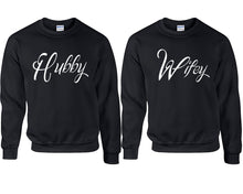 將圖片載入圖庫檢視器 Hubby and Wifey couple sweatshirts. Black sweaters for men, sweaters for women. Sweat shirt. Matching sweatshirts for couples