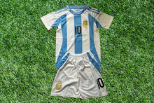 將圖片載入圖庫檢視器 Kids&#39; Soccer Jersey and Shorts Set Inspired by Argentine Superstar - Perfect for Young Fans
