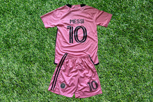 Görseli Galeri görüntüleyiciye yükleyin, Miami Soccer Legend - Pink Fan Jersey &amp; Shorts Set for Kids Inspired by the Iconic 10
