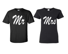 將圖片載入圖庫檢視器 Mr and Mrs matching couple shirts.Couple shirts, Black t shirts for men, t shirts for women. Couple matching shirts.
