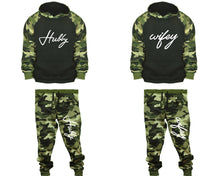 Charger l&#39;image dans la galerie, Hubby and Wifey matching top and bottom set, Camo Green hoodie and sweatpants sets for mens, camo hoodie and jogger set womens. Couple matching camo jogger pants.
