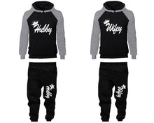 Charger l&#39;image dans la galerie, Hubby and Wifey matching top and bottom set, Grey Black raglan hoodie and sweatpants sets for mens, raglan hoodie and jogger set womens. Matching couple joggers.

