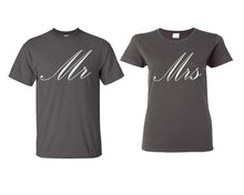 將圖片載入圖庫檢視器 Mr and Mrs matching couple shirts.Couple shirts, Charcoal t shirts for men, t shirts for women. Couple matching shirts.
