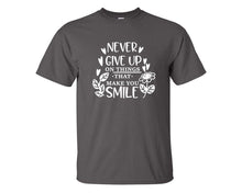 將圖片載入圖庫檢視器 Never Give Up On Things That Make You Smile custom t shirts, graphic tees. Charcoal t shirts for men. Charcoal t shirt for mens, tee shirts.

